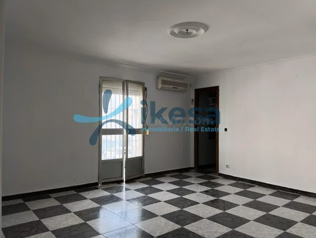 Vivienda en planta primera para reforma integral en Utrera — 5