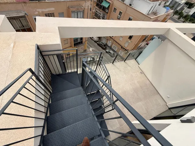Luminoso apartamento semi-nuevo con terraza, piscina y parking — 30