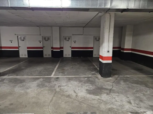 Piso de 121 m2 con dos grandes terrazas, piscina, garaje y trastero en avenida de la ilustración — 46