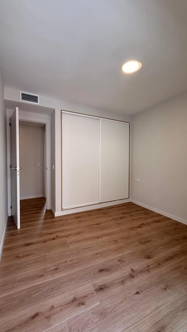 Apartamento reformado en Fuengirola, segunda línea de playa junto al puerto con licencia turística — 15