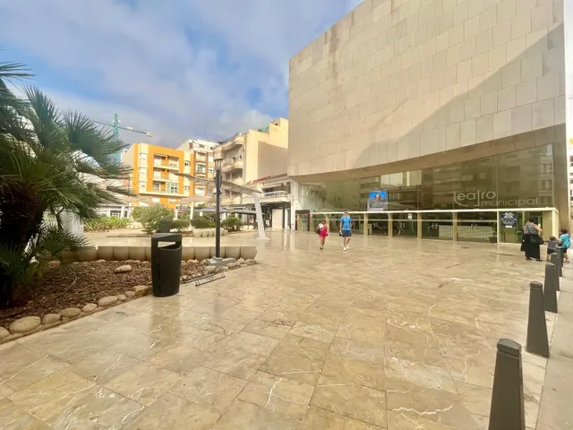 Amplia vivienda con vistas al mar y al Real Club Náutico, en pleno centro de Torrevieja — 30
