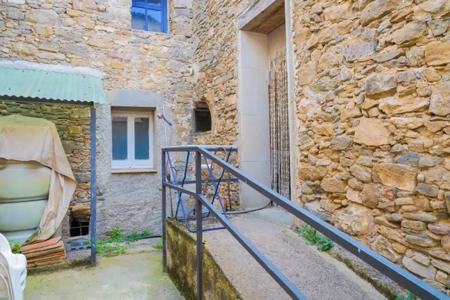 CASA DE PIEDRA DEL S. XVIII, A DOS CALLES, EN MONISTROL DE CALDERS — 17