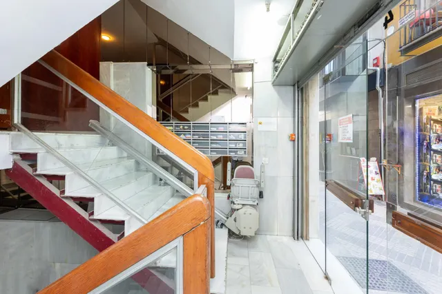 ¡Vive en pleno centro de Granada! Piso de 2 habitaciones con ascensor. — 6