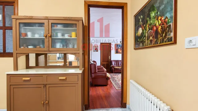 Casa de tres plantas con terraza y garaje amplio cerca del pazo de bentraces — 22