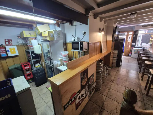 LOCAL COMERCIAL CON SALIDA DE HUMOS Y ALTA RENTABILIDAD — 6