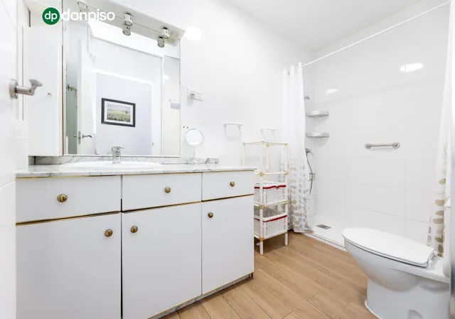 ¡Oportunidad única! Ático de 4 dormitorios y 2 baños con gran terraza frente al Colegio Agustinos (Arabial) — 12