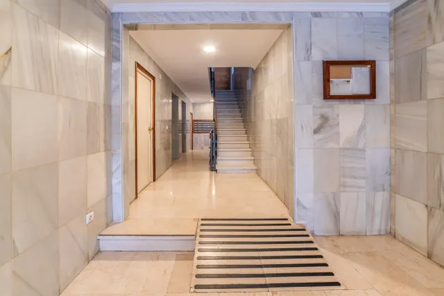 Piso reformado con piscina y garaje — 41