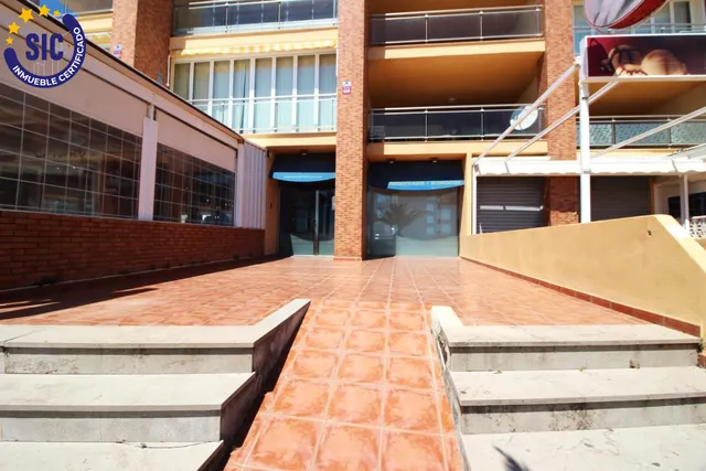 Local comercial actualmente oficina muy bonita en 1ª línea de la playa de Morro de Gos — 4