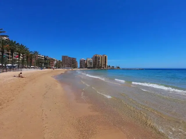 MAGNIFICA VIVIENDA A UNOS PASOS DE LA PLAYA, IDONEA COMO VACACIONAL — 30