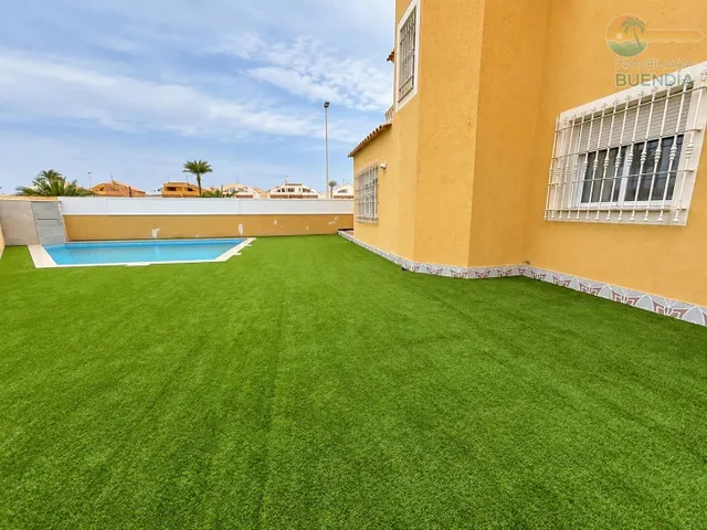 CHALET CON PISCINA EN PLAYA GRANDE, PUERTO DE MAZARRÓN — 38
