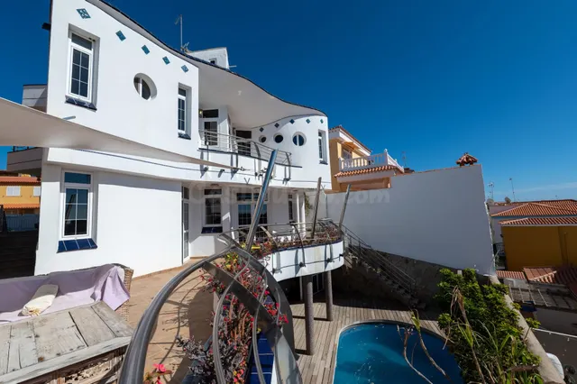 Exclusiva villa de diseño en la prestigiosa zona de Bellavis