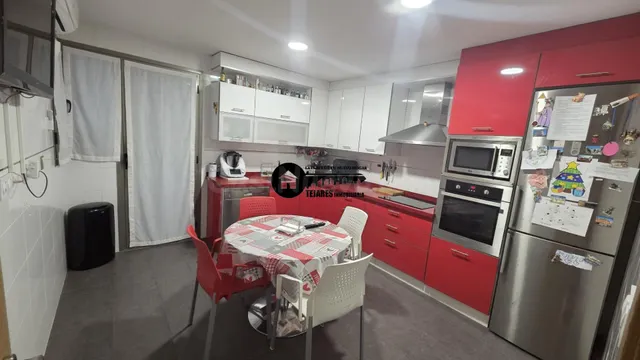 INMOBILIARIA TEJARES VENDE ESTUPENDO PISO (VPO) CON GARAJE Y