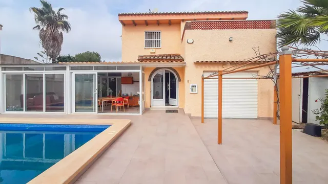 Cuidado chalet en Playa Honda, con piscina y garaje — 10