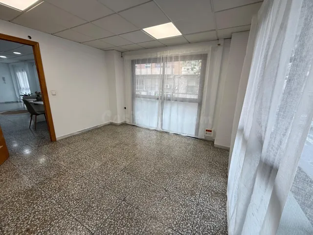 Oficina 2 habitaciones 75m² en alquiler - Plaza Obispo Siuri - foto 2