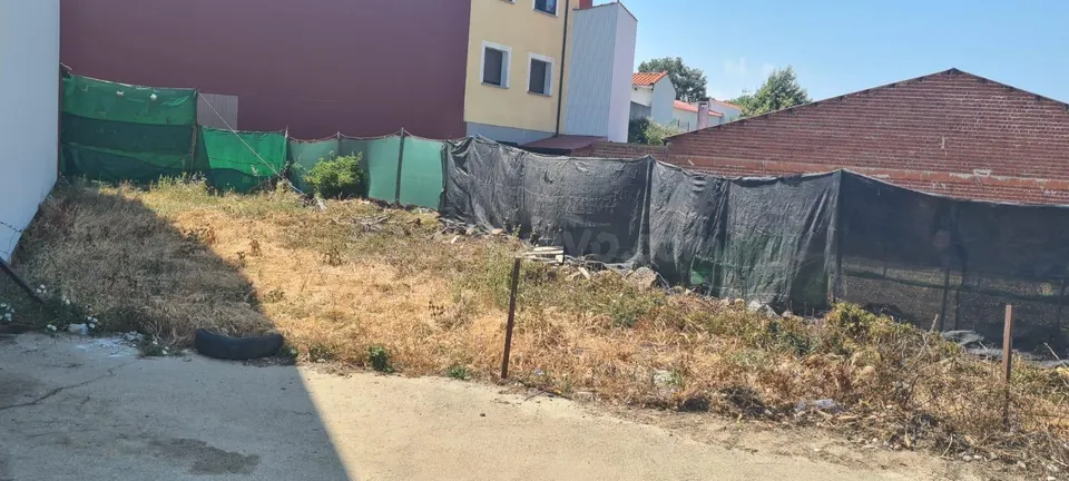 SOLAR URBANO EN PIORNAL
