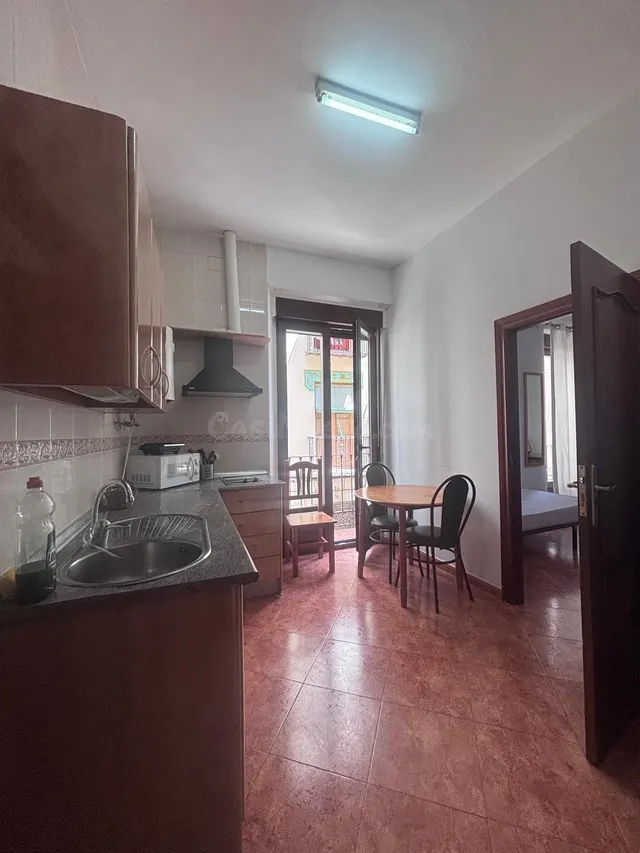 ¡Piso para Estudiantes en el Corazón de Granada! ✨ - foto 2