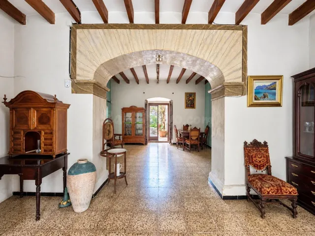 Casa señorial a reformar con bodegas, gran patio y garaje en Consell — 4