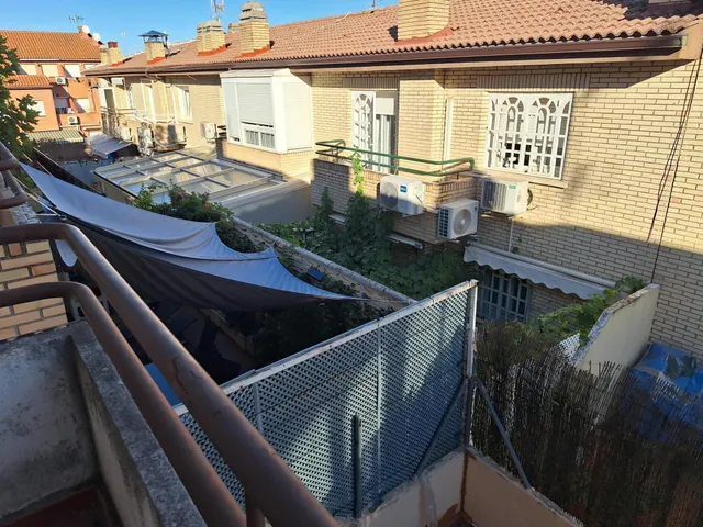VENTA DE CHALET ADOSADO  EN CALLE SANTILLANA DEL MAR 20. BOADILLA DEL MONTE, — 22