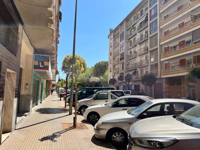 Local comercial 670m² en venta - Hospital - foto 2