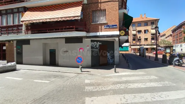LOCAL EN RENTABILIDAD C/ MOSEÑOR OSCAR ROMERO ,2 — 3