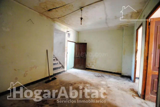ESPACIOSA CASA CON TERRAZA Y CON MUCHAS POSIBILIDADES - foto 5