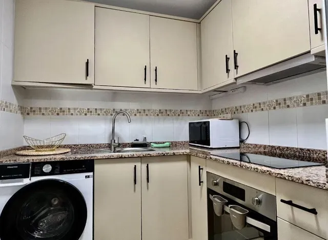 Apartamento con piscina comunitaria, Alicante, Torrevieja. 2 habitaciones, 53 m2, 1,4 kilómetros del mar — 18