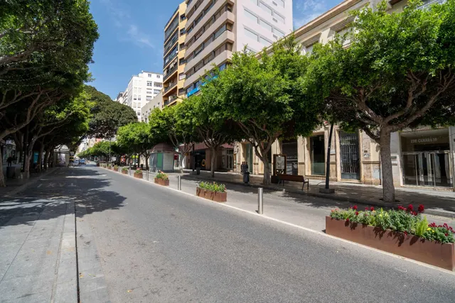 Local en alquiler en pleno Paseo de Almería — 21