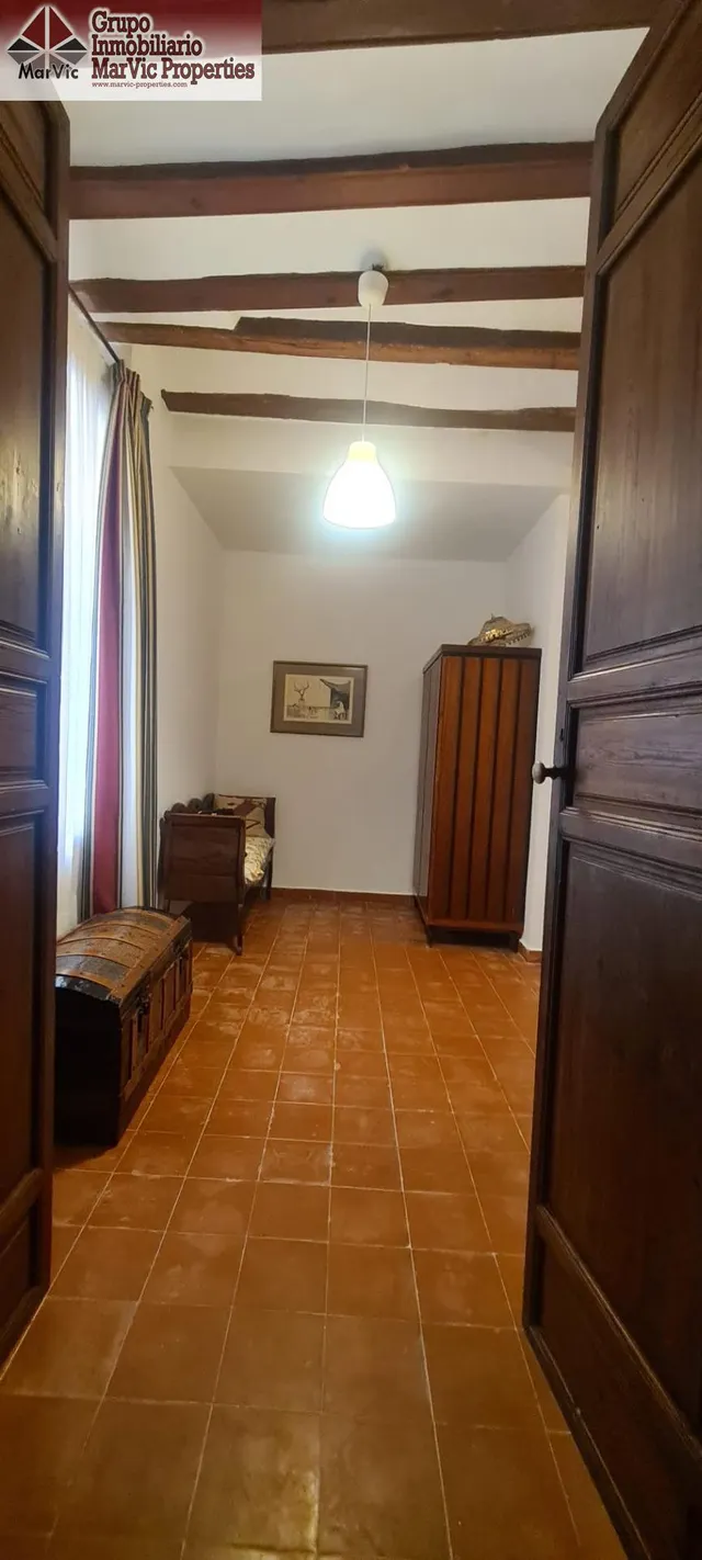Amplia Casa Reformada en Sella con Piscina y Chimenea — 15