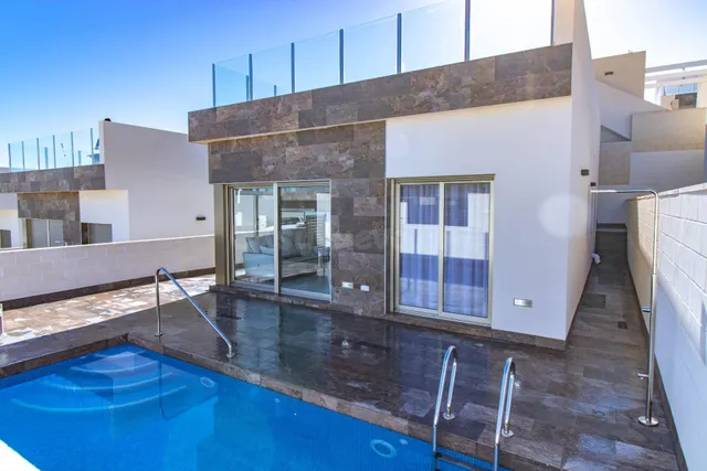 AMPLIO CHALET CON PISCINA PRIVADA - foto 3