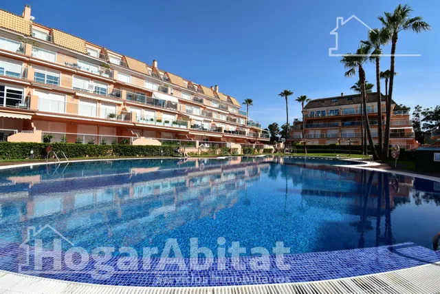 ¡EN PRIMERA LÍNEA DE PLAYA! LUMINOSO EN RESIDENCIAL CON PISCINA Y GARAJE — 2