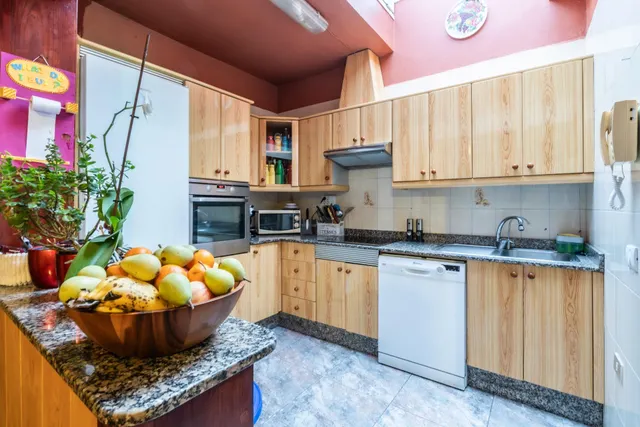 Casa de 4 plantas en zona céntrica de La Laguna · Ideal para inversores y familias numerosas · Muchas posibilidades — 7