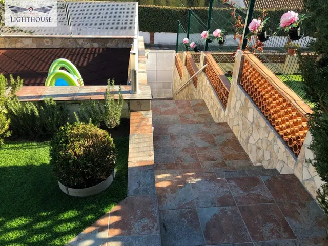 Casa familiar renovada con excelente ubicación. — 32