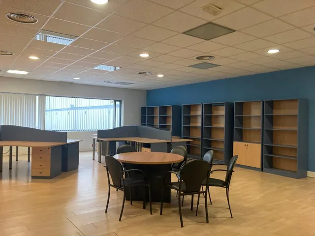 ALQUILER DE OFICINA, EN CENTRO DE EMPRESAS — 14