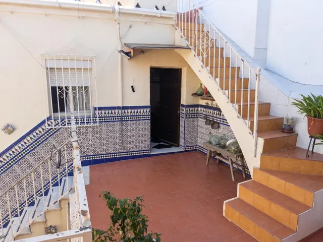 Amplia Casa en Venta en Marchena — 13
