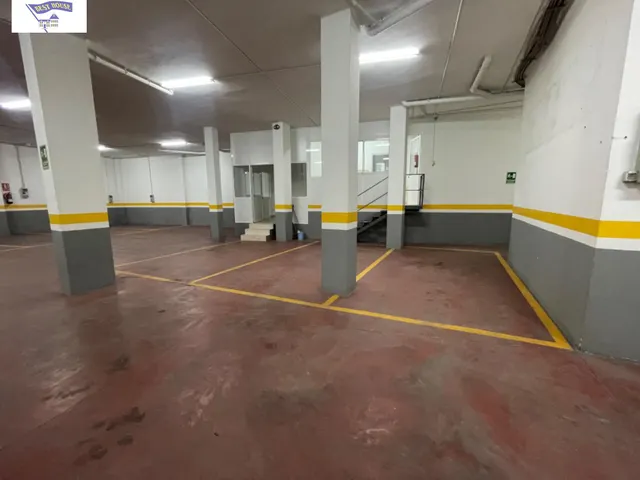 LOCAL CON VADO. 9 PLAZAS DE GARAJE. POSIBILIDAD DE T RASTEROS — 13