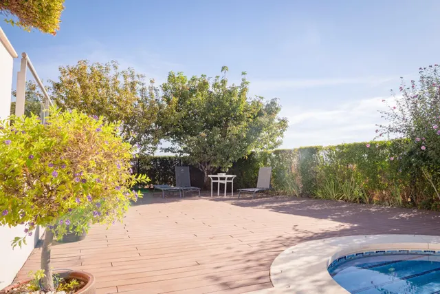 Exclusiva casa de lujo con piscina privada en un entorno tranquilo y selecto — 28