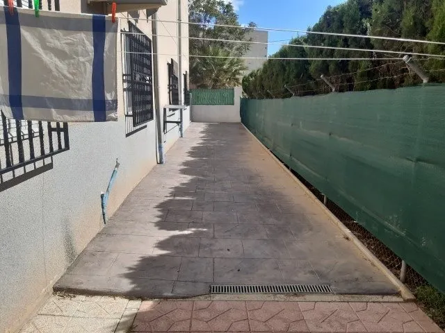 Casa vallada en la ciudad - foto 5