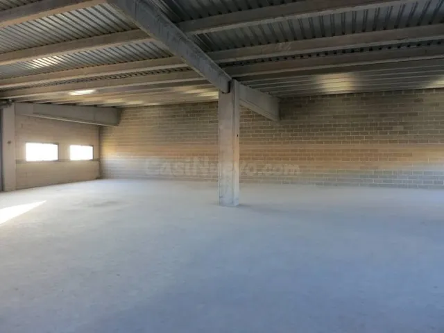 NAVE EN IGUALADA CON 630 M2 SEMINUEVA EN ZONA REC, CERCA CEN