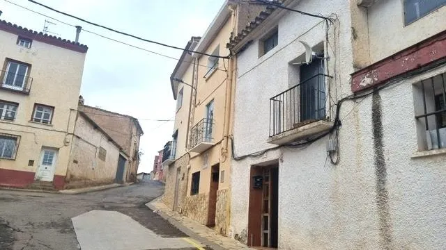 Casa en venta en Aguarón. — 26