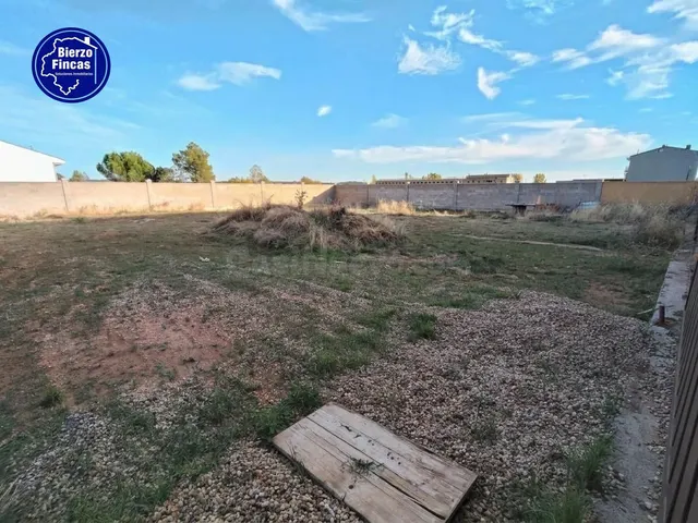 **se vende parcela urbana en villaquilambre** — 4