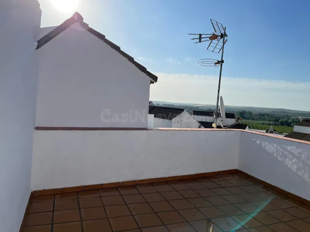 Adosado con vistas al Castillo y piscina comunitaria — 3