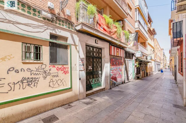PISO DE 4 DORMITORIOS EN EL CENTRO DE GRANADA — 37