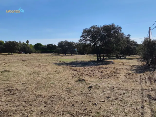 Parcela en tres arroyos totalmente vallada con pozo, portera de entrada y  2 acometidas de luz — 14