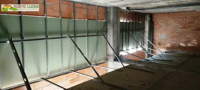 LOCAL COMERCIAL EN VENTA EN TÀRREGA . — 8