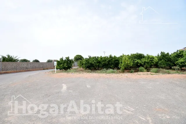 TERRENO URBANO CON MUCHAS POSIBILIDADES — 42