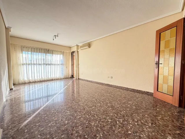 Piso de 4 habitaciones en alquiler en barrio Beteró - foto 4