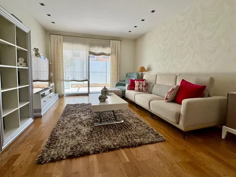 Planta baja con terraza y garaje en Juan de Borbón