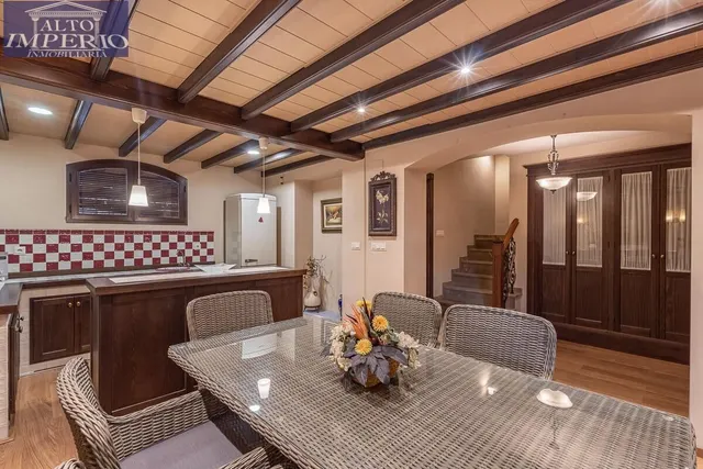 INCREÍBLE CHALET INDEPENDIENTE EN ZONA PRIVILEGIADA — 34