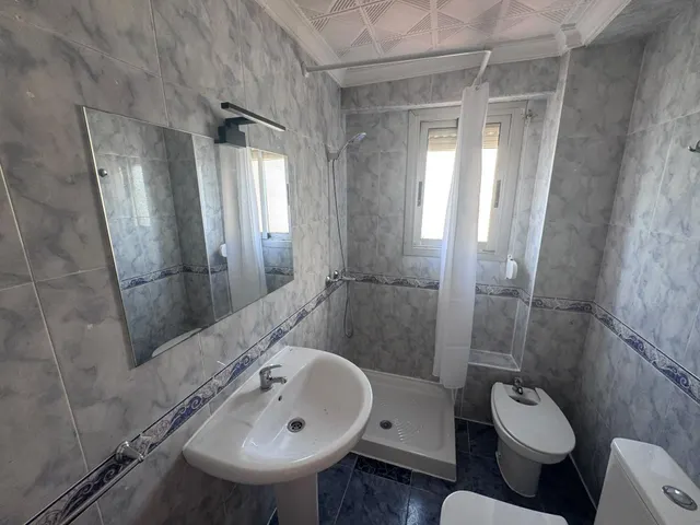 Alta rentabilidad: piso de 4 dormitorios, semireformado, amueblado a estrenar en Alicante, listo para entrar a vivir, a 4 km de la playa — 6