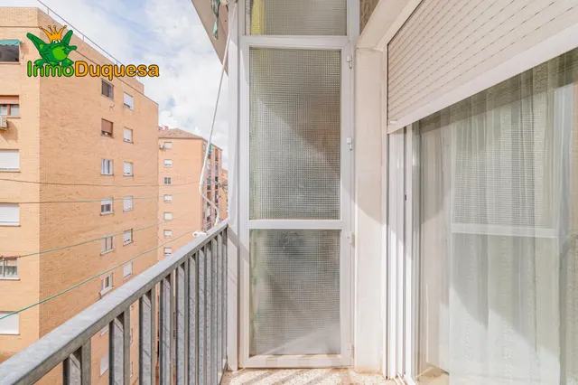 Piso de 4 dormitorios en Avenida de America. Con vistas despejadas. — 2